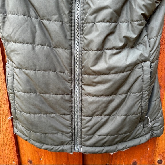 North Face reversible vest - Picture 3 of 12